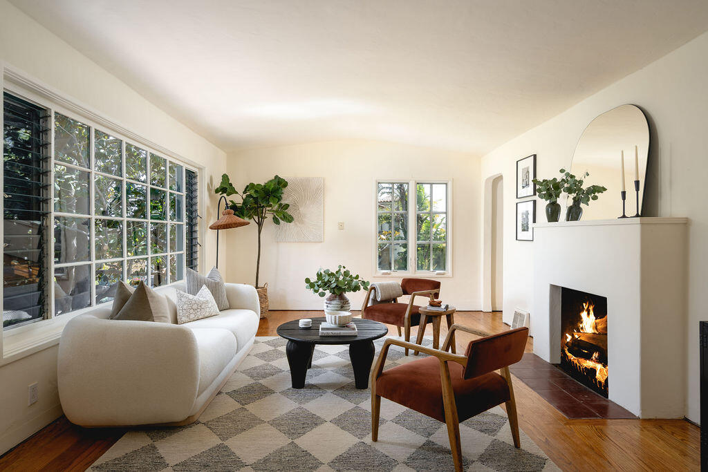 1203 Diana Lane
