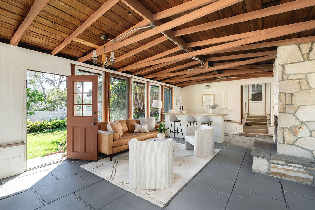 1203 Diana Lane