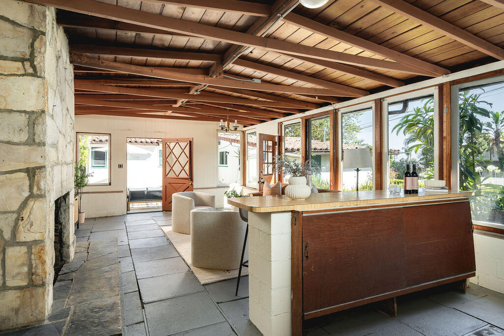 1203 Diana Lane