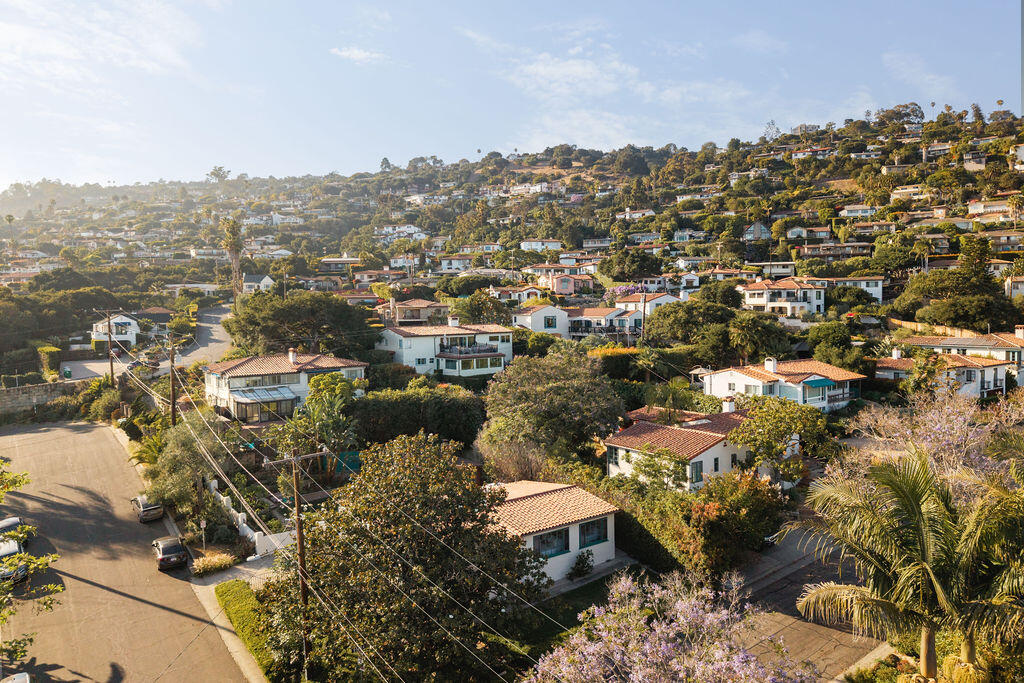1203 Diana Lane