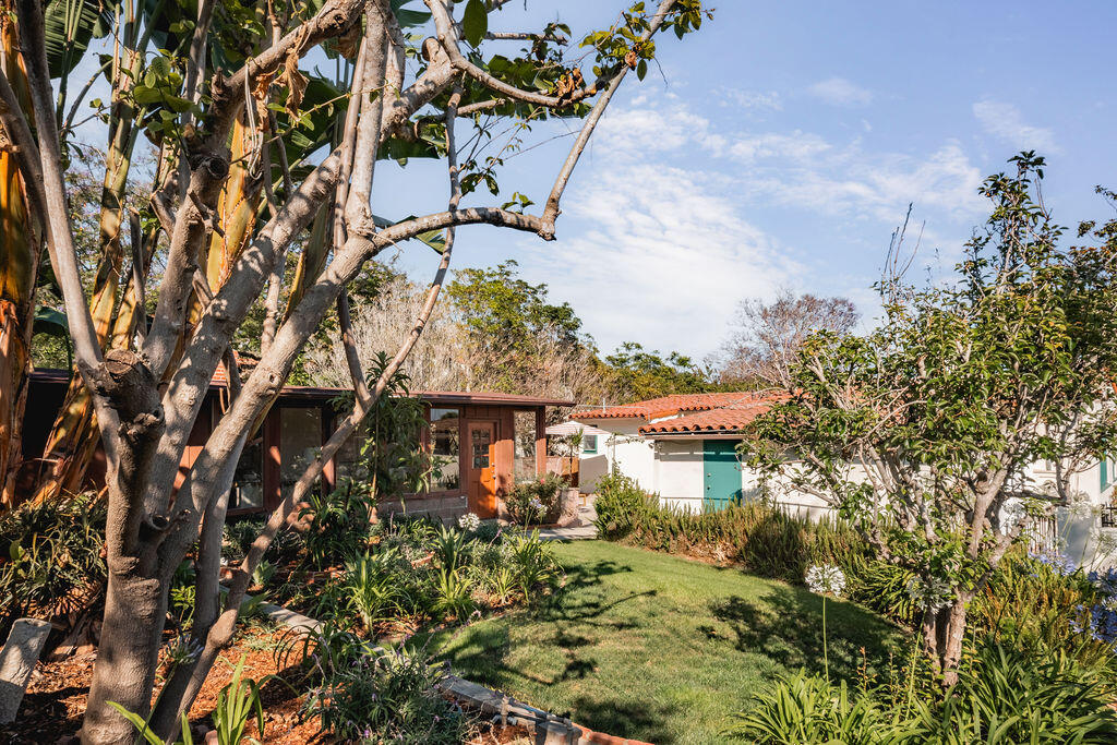 1203 Diana Lane
