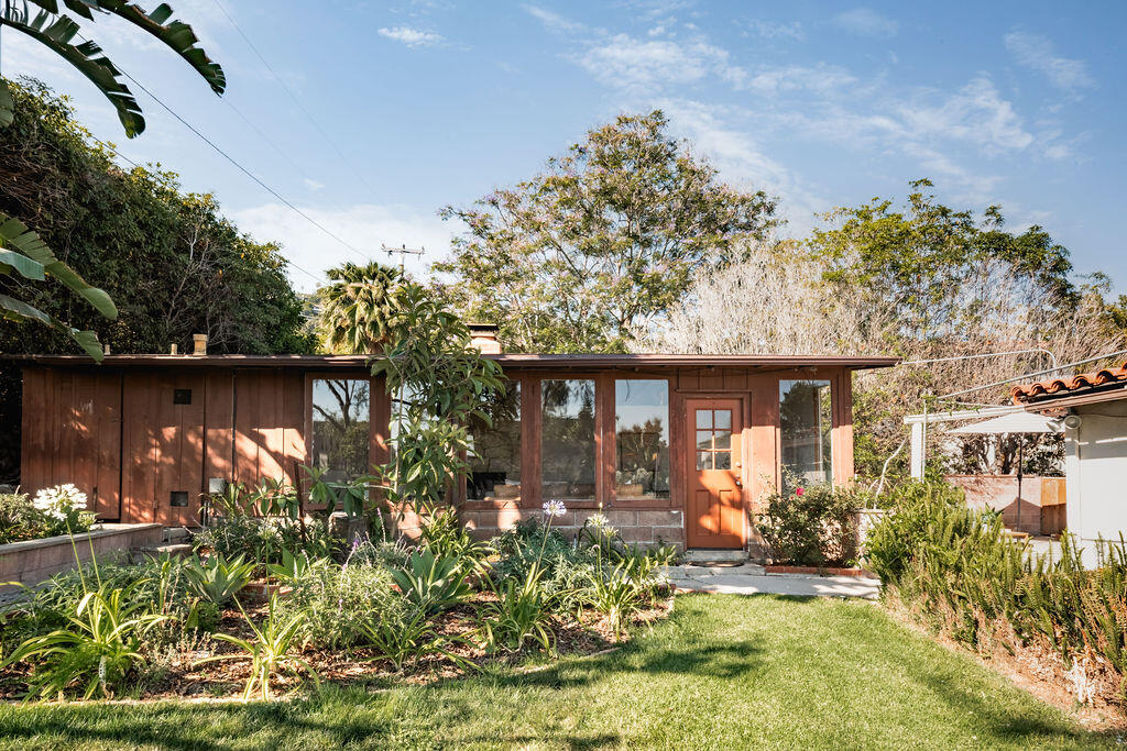 1203 Diana Lane