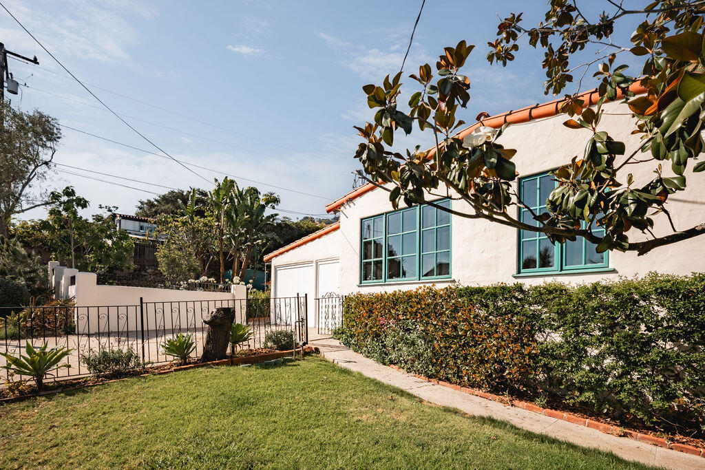 1203 Diana Lane