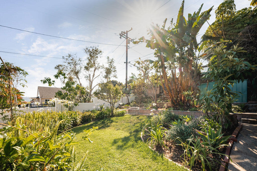 1203 Diana Lane