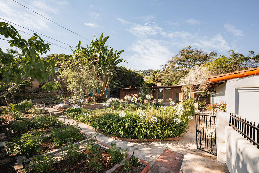 1203 Diana Lane