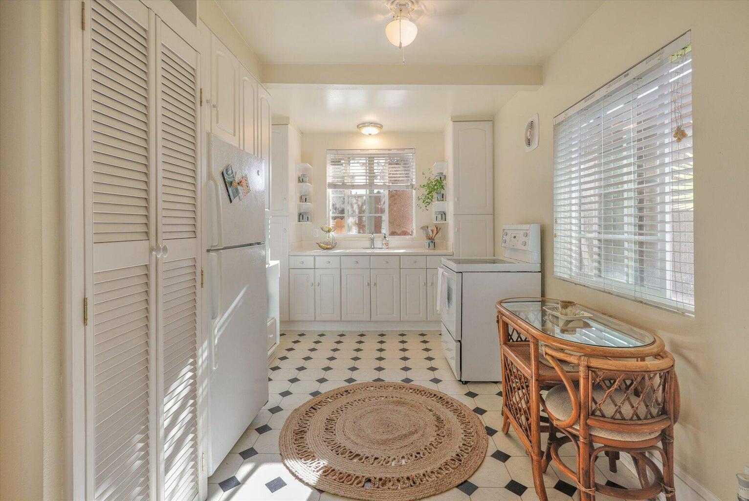 2940 Kenmore Place Guest House