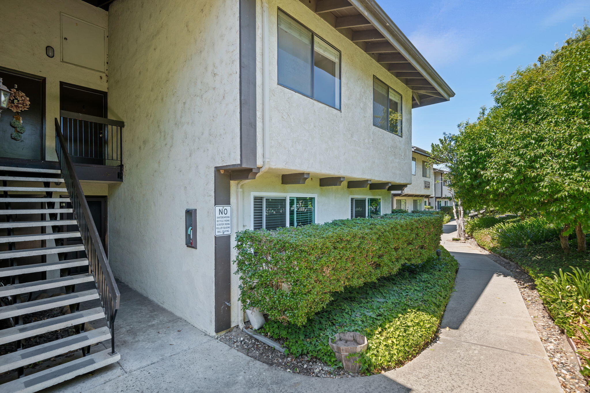 1676 Maple Avenue 4