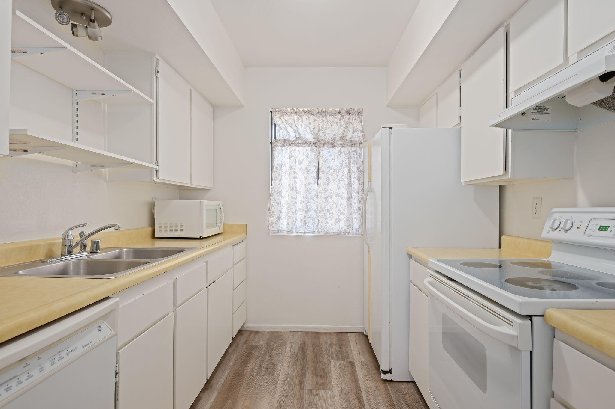 1676 Maple Avenue 4
