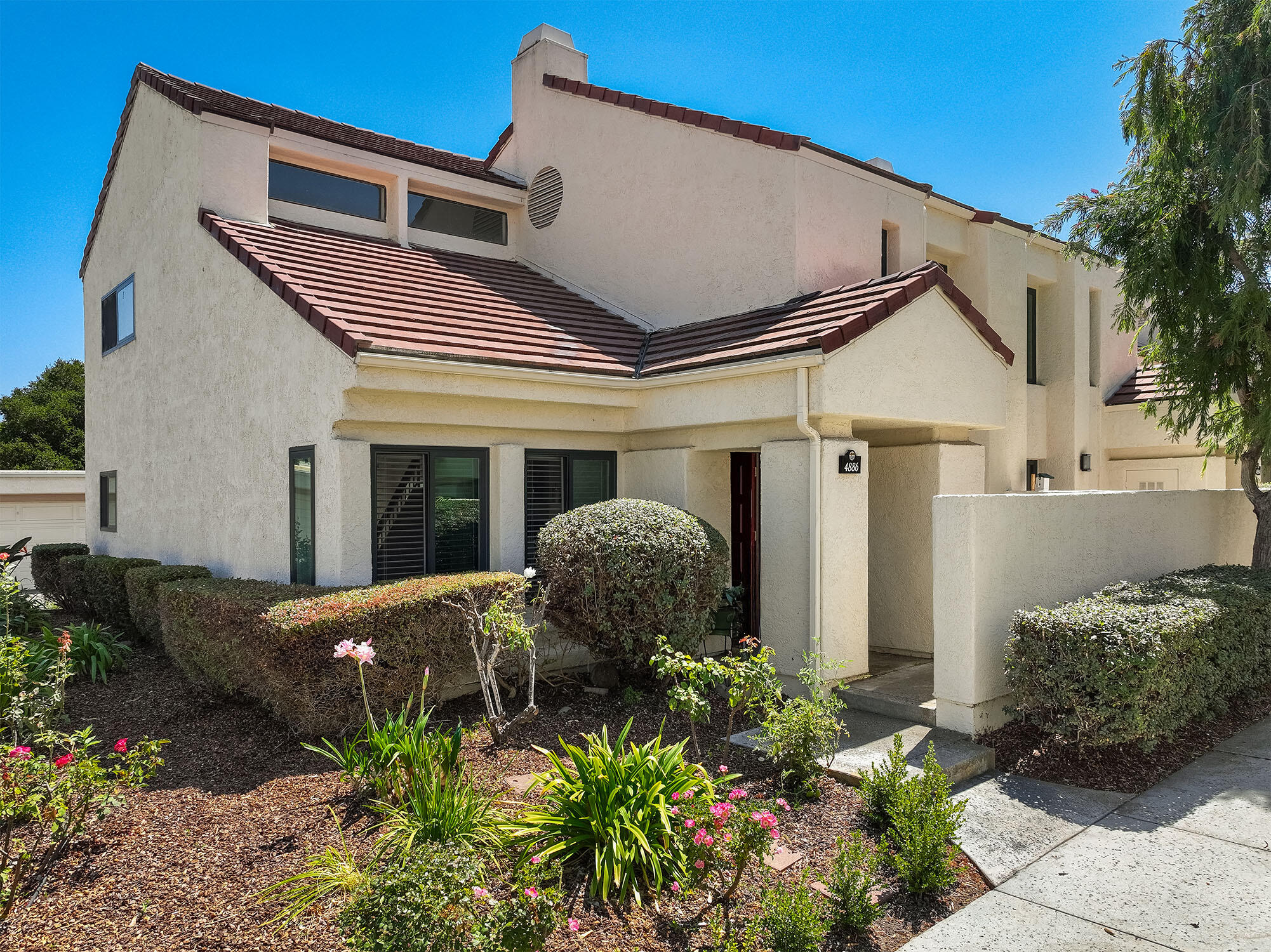 4886 Sawyer Avenue