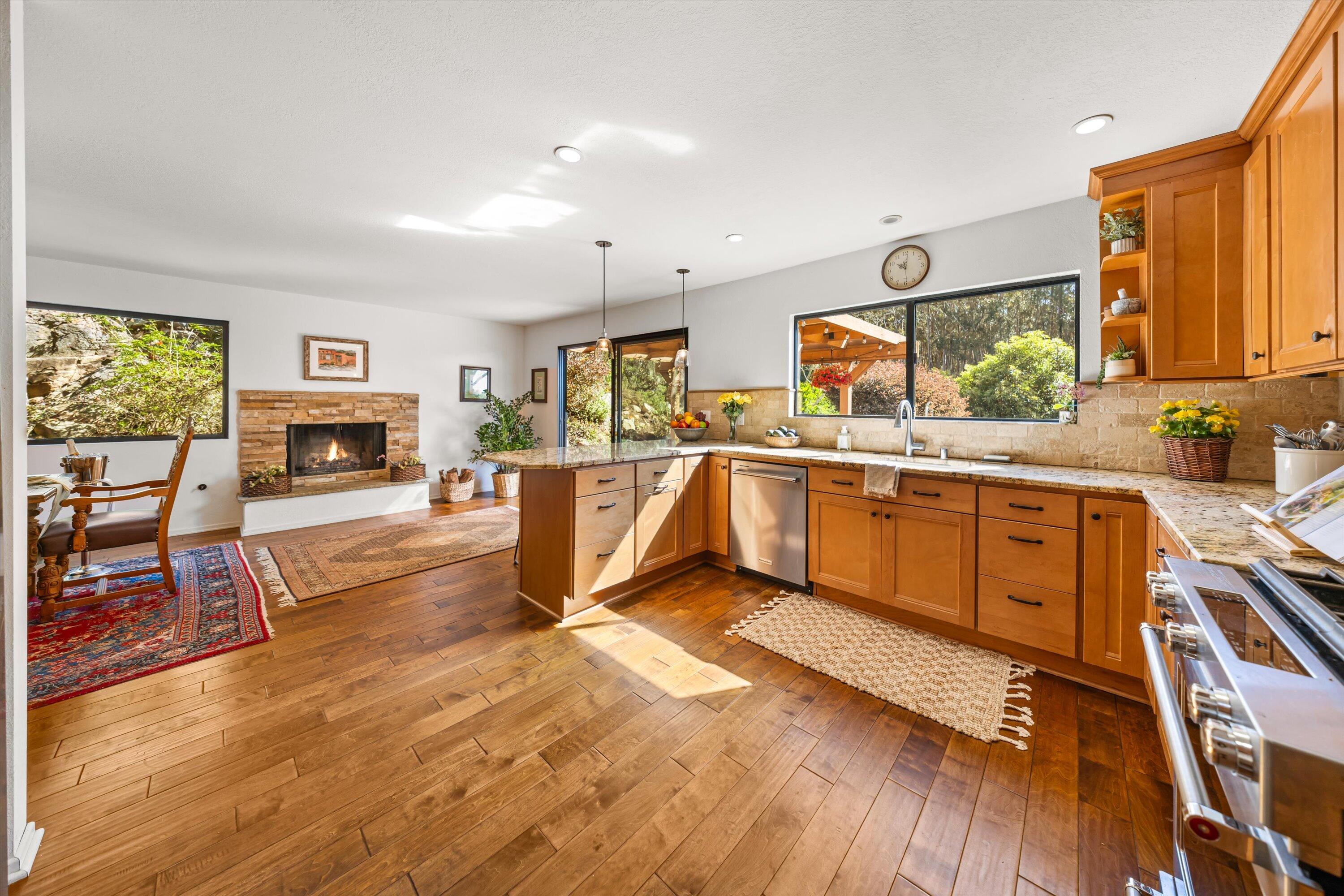 872 Ladera Lane