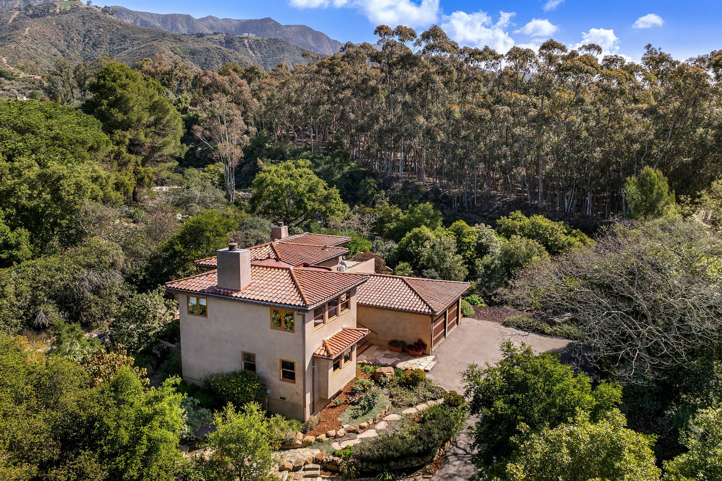 872 Ladera Lane