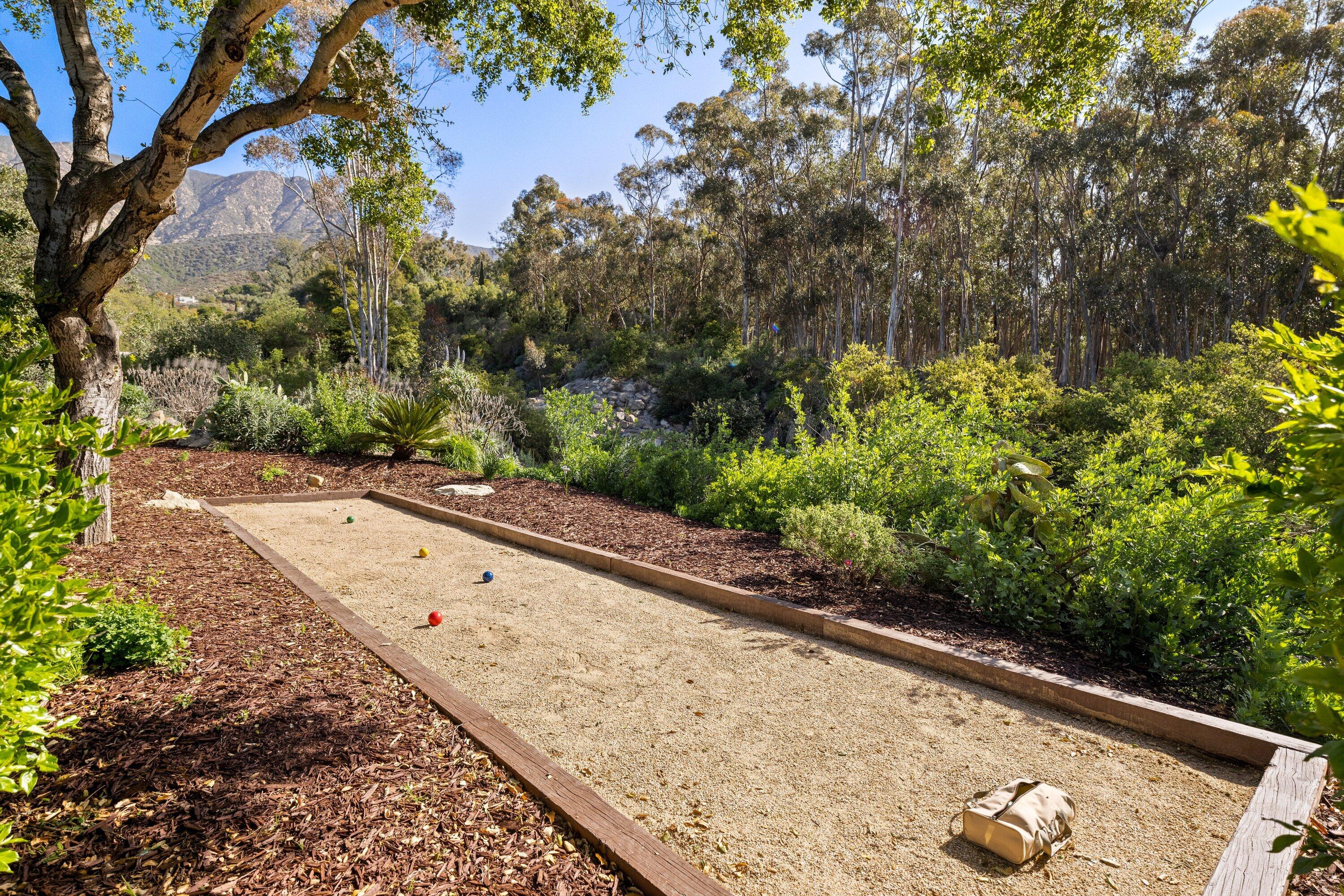 872 Ladera Lane