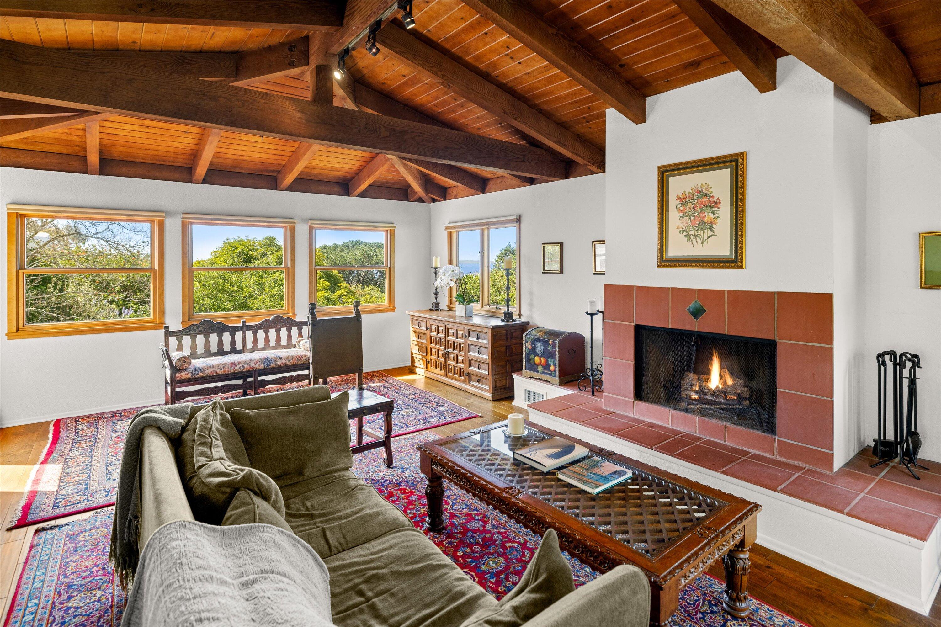 872 Ladera Lane