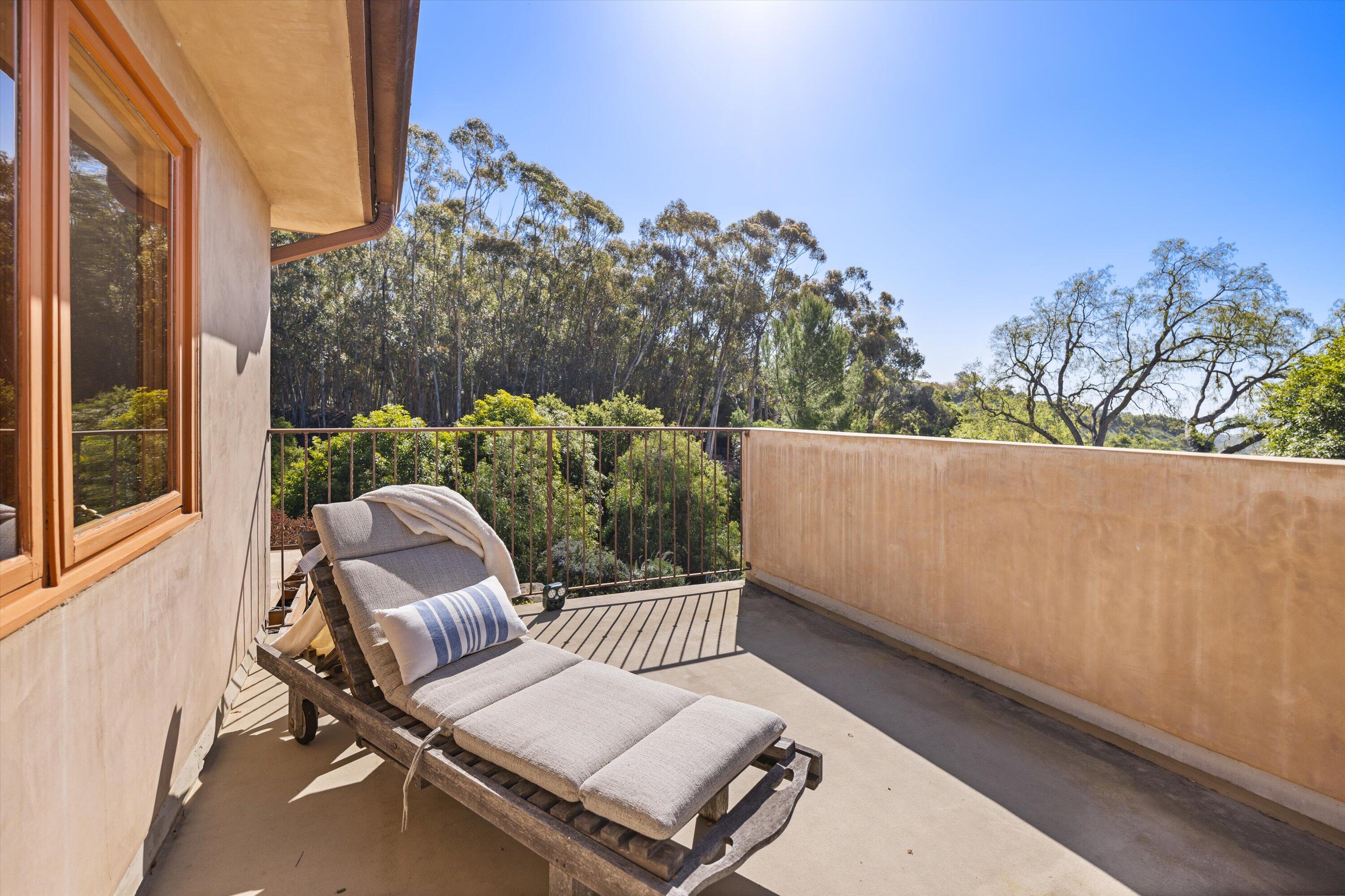 872 Ladera Lane