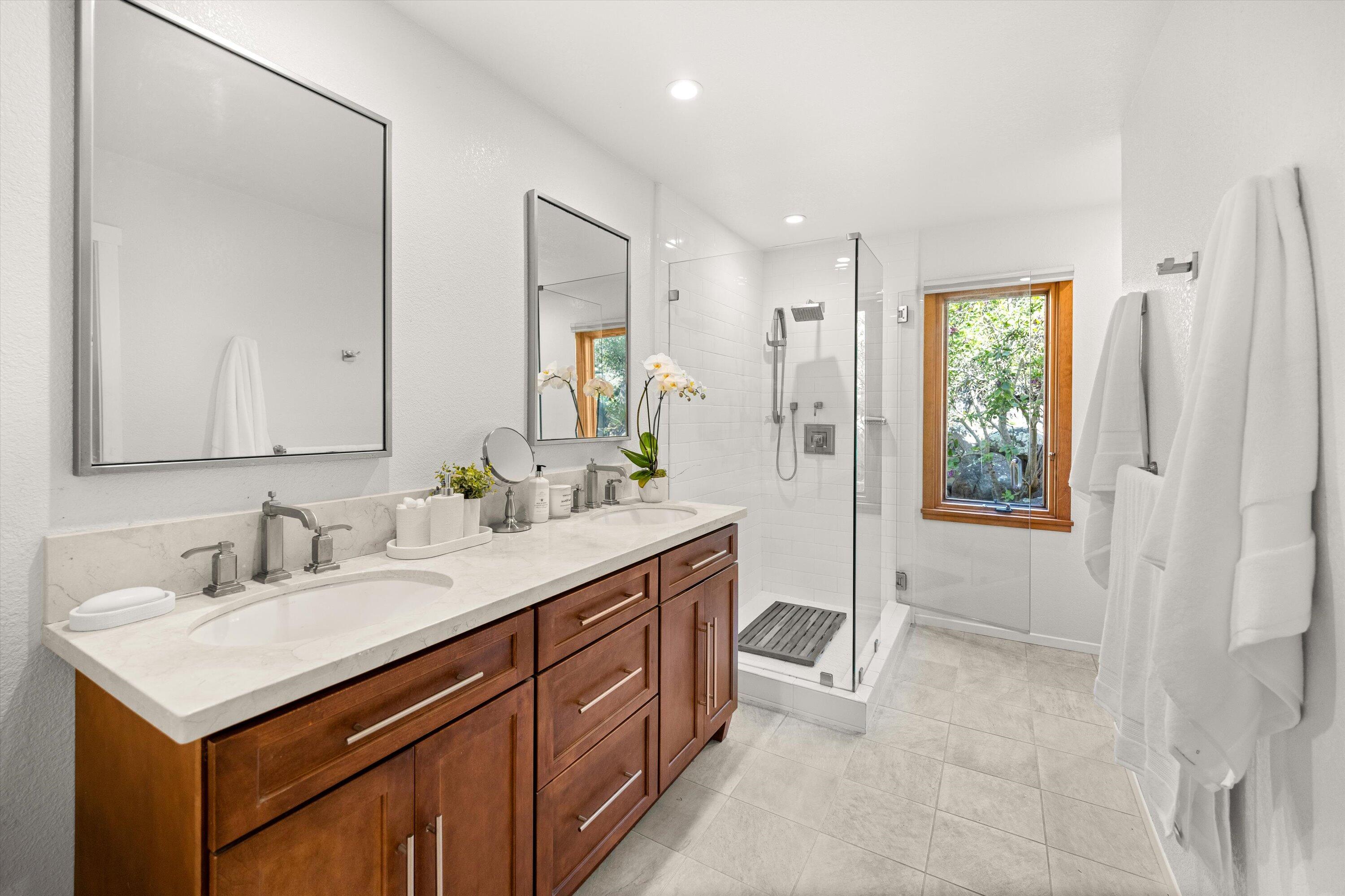 872 Ladera Lane
