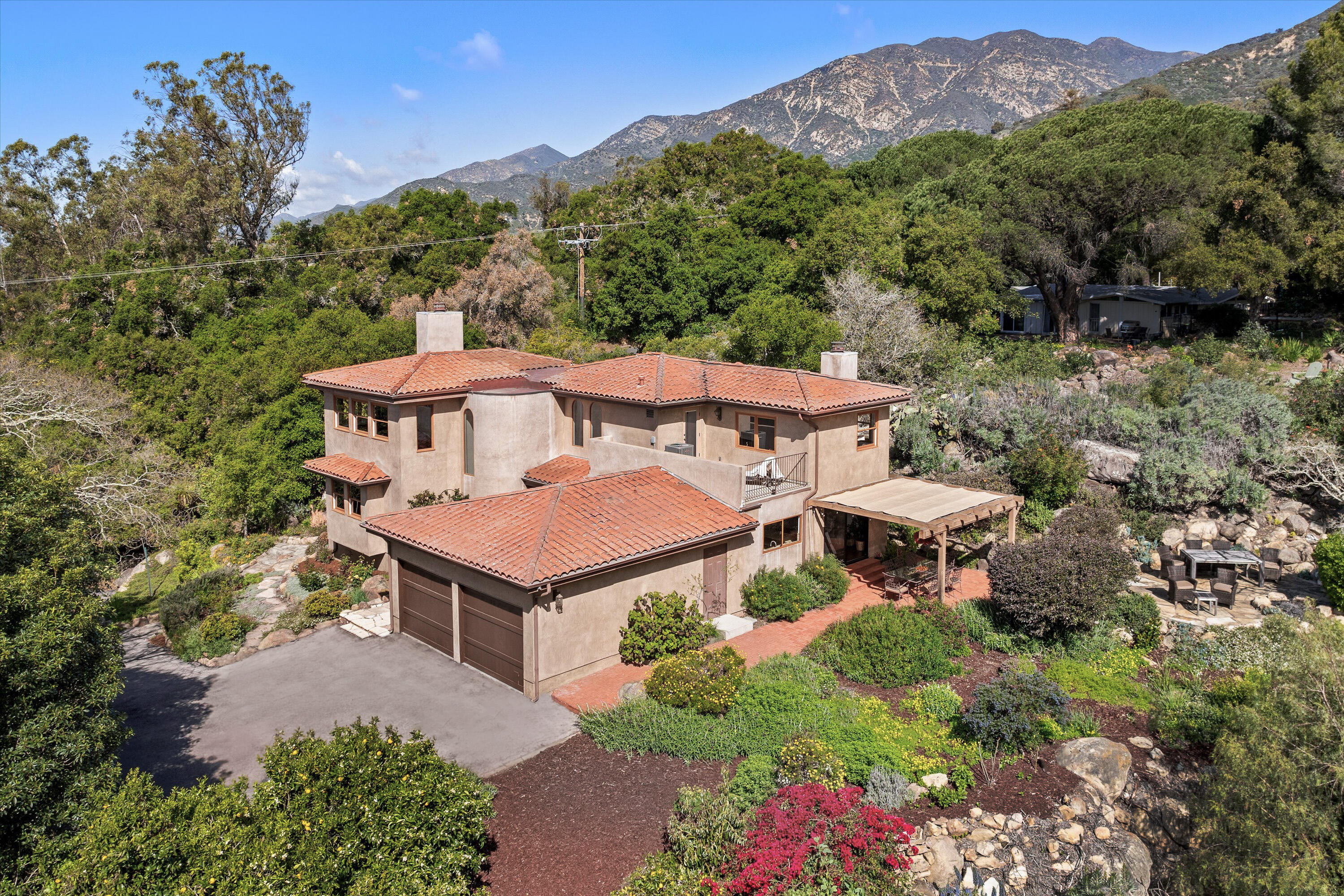 872 Ladera Lane