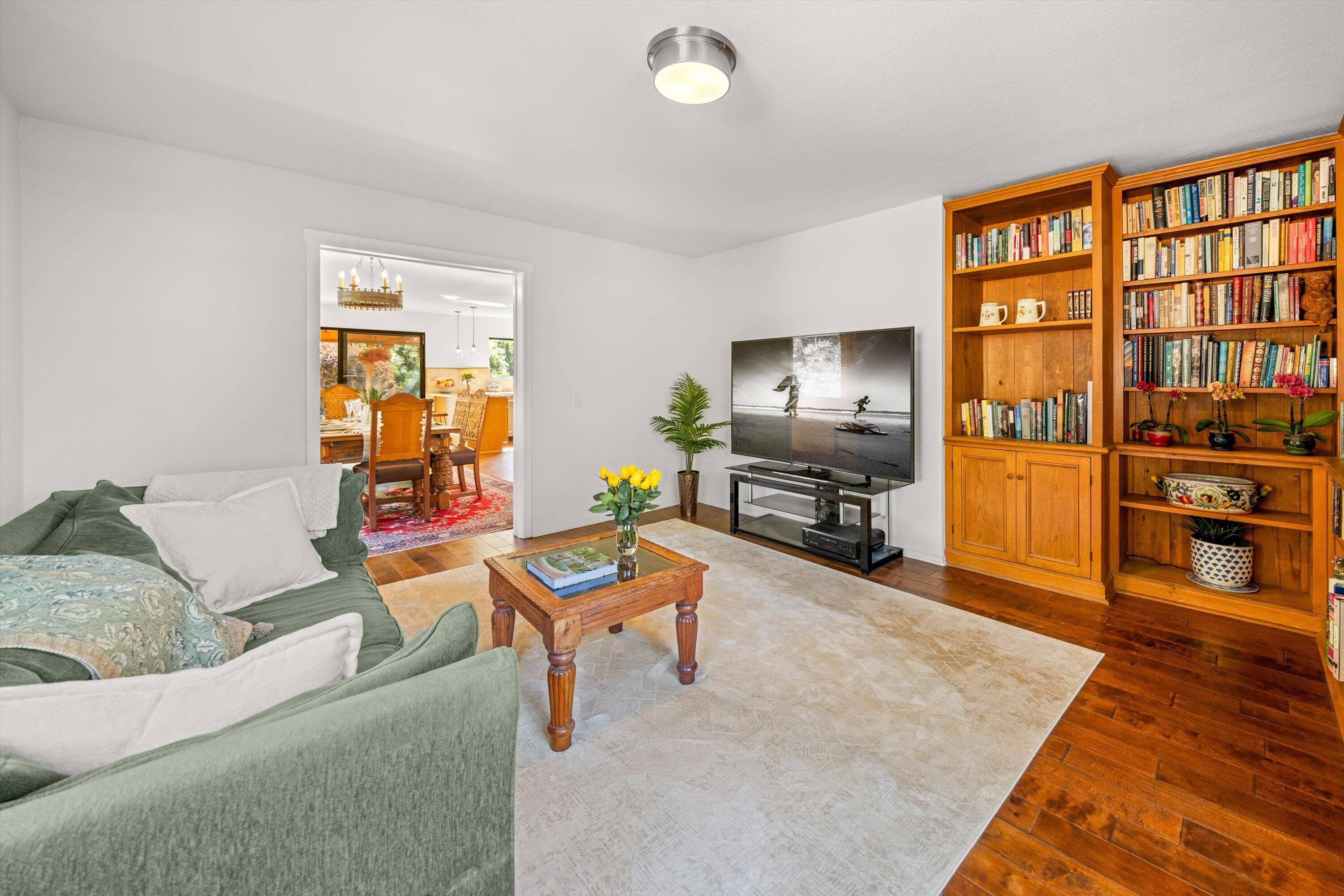 872 Ladera Lane