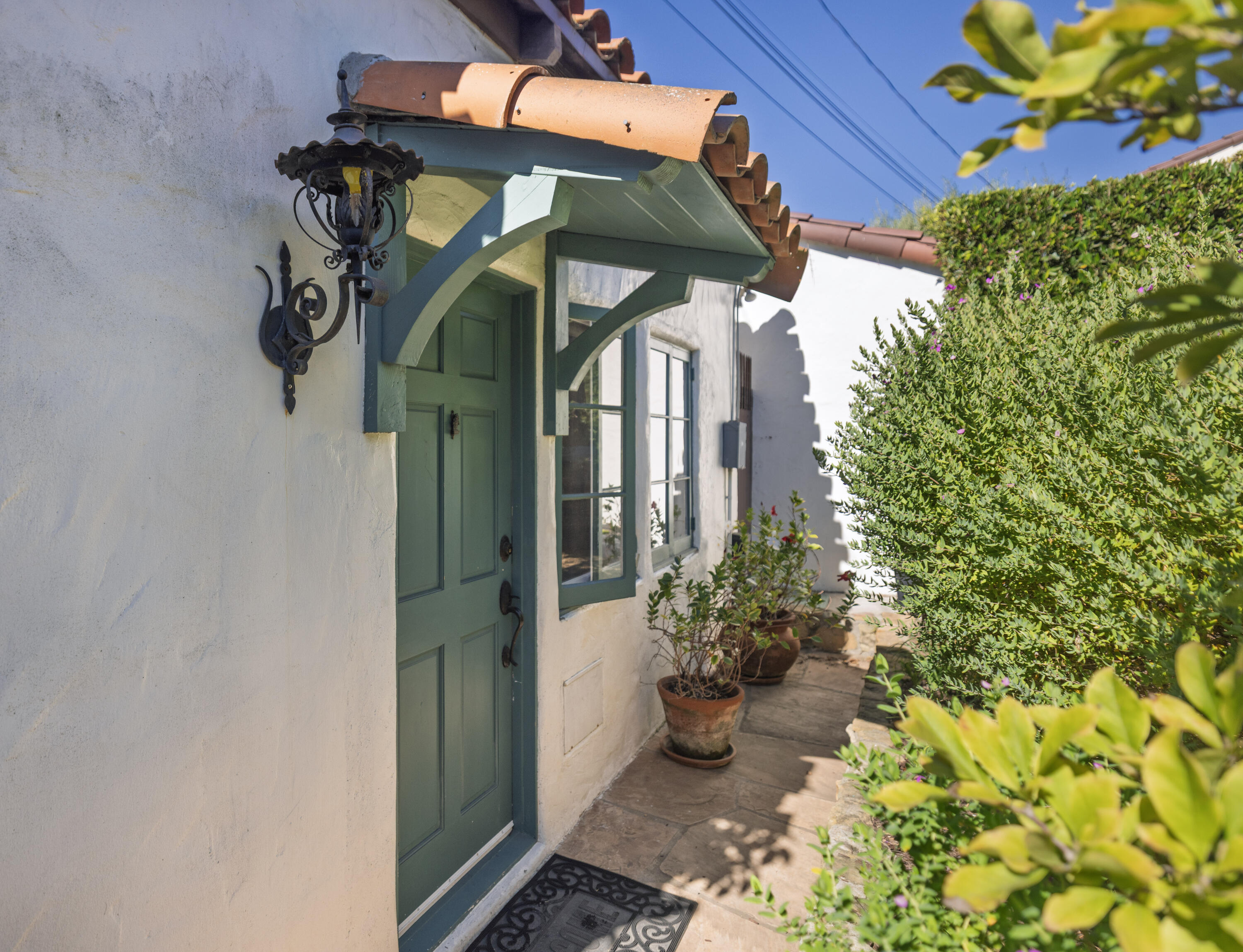 407 E Padre Street