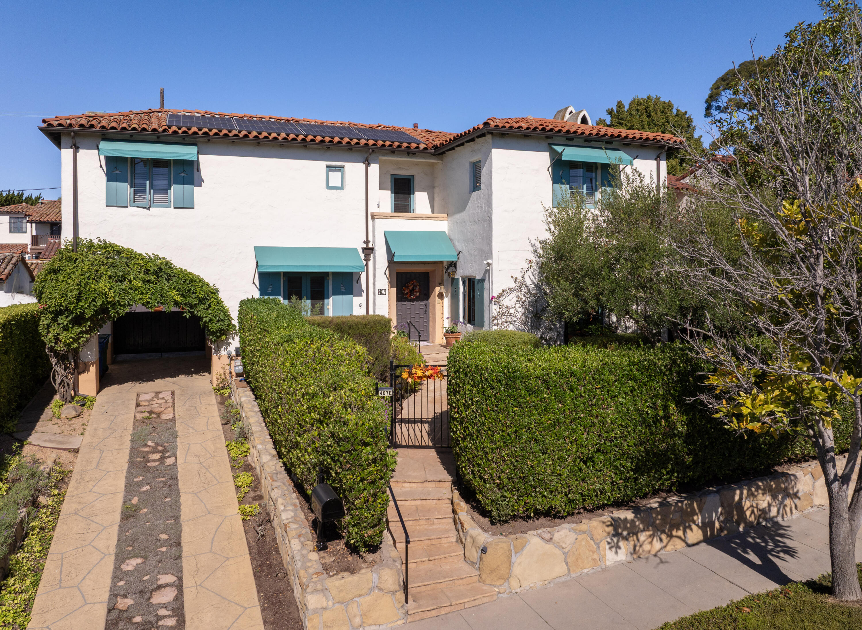 407 E Padre Street