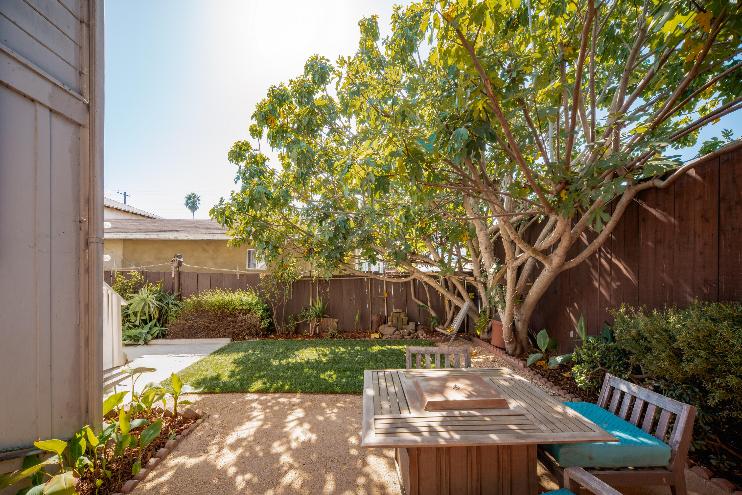320 W Sola Street