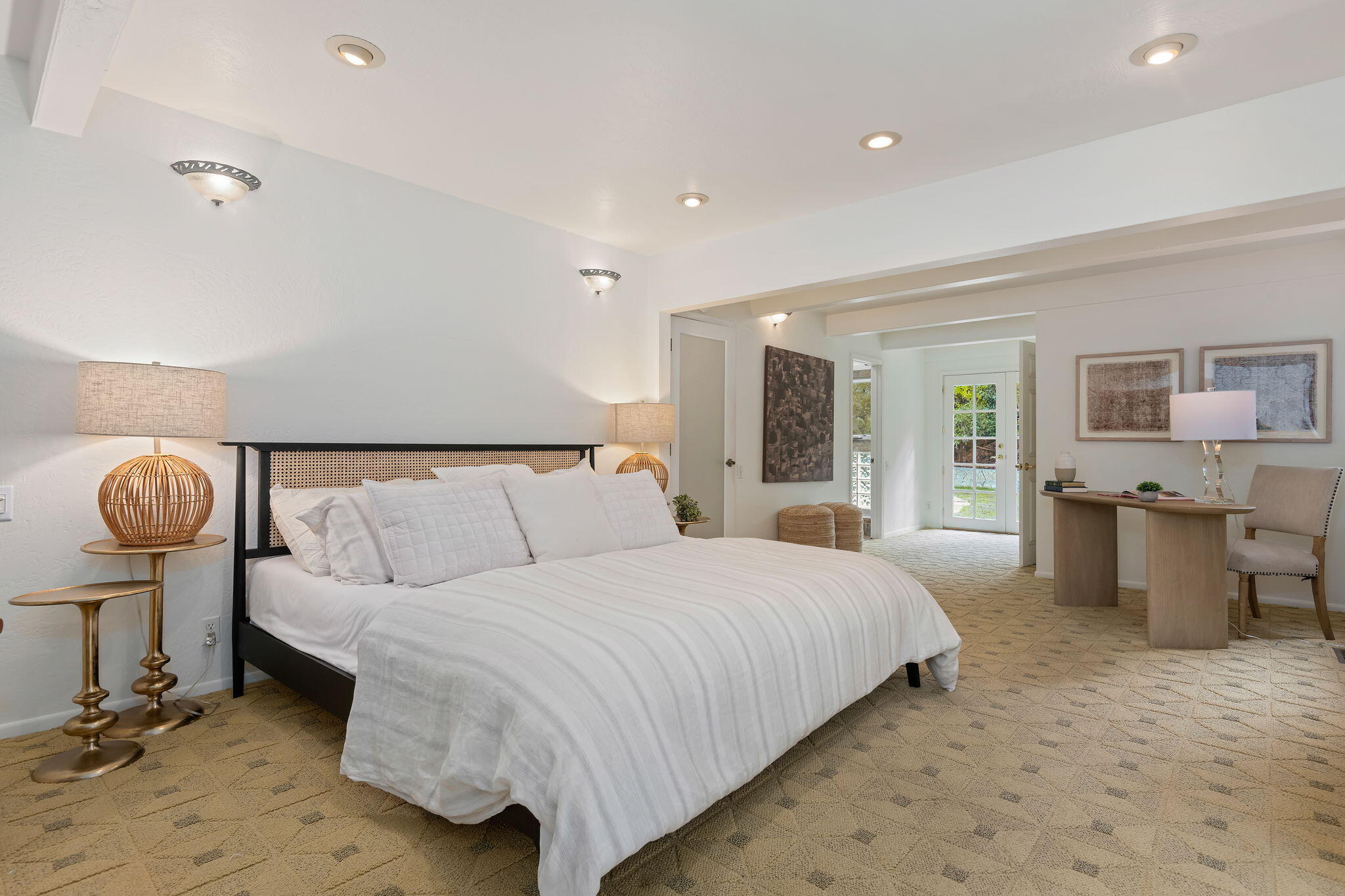 340 W Mountain Drive