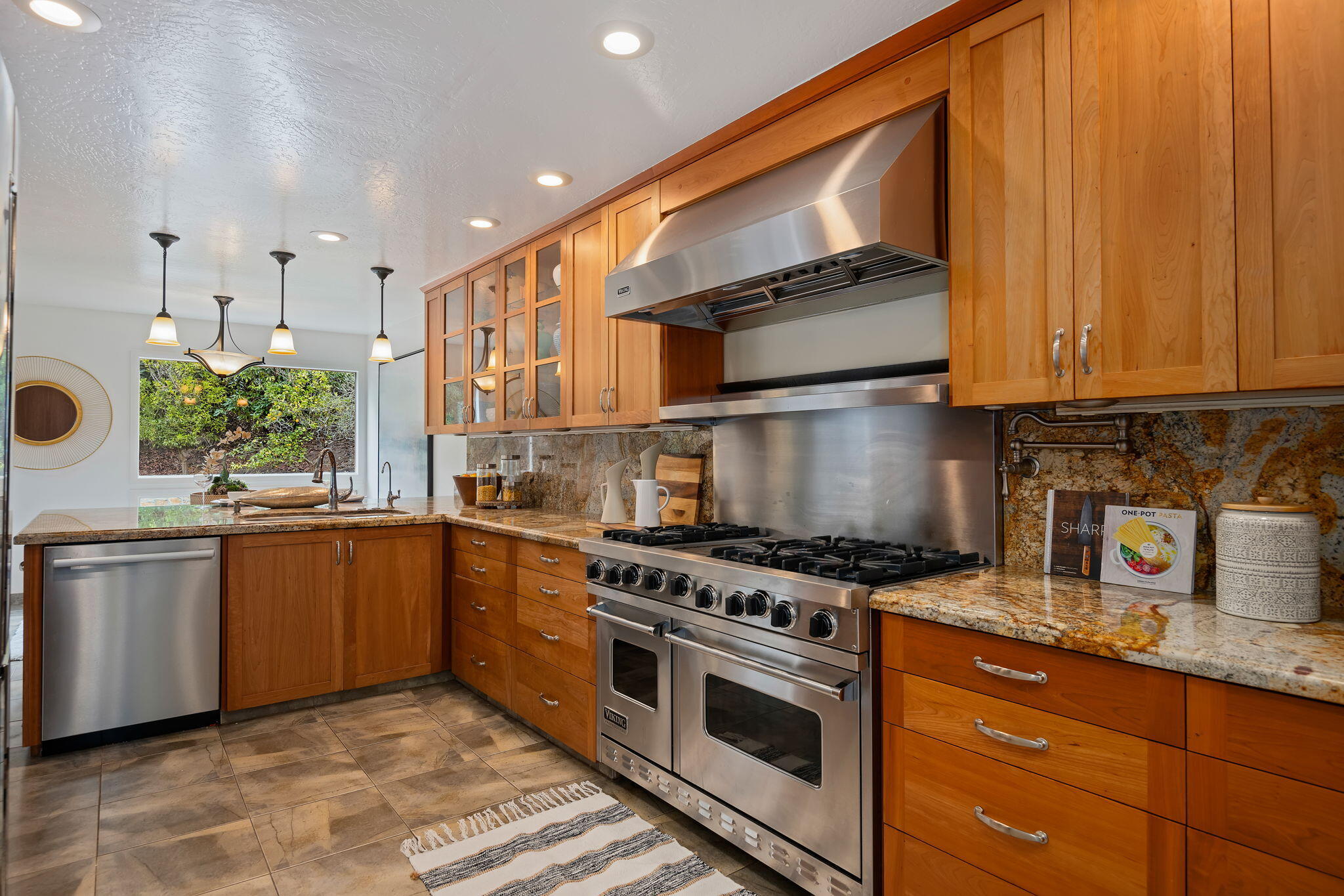340 W Mountain Drive