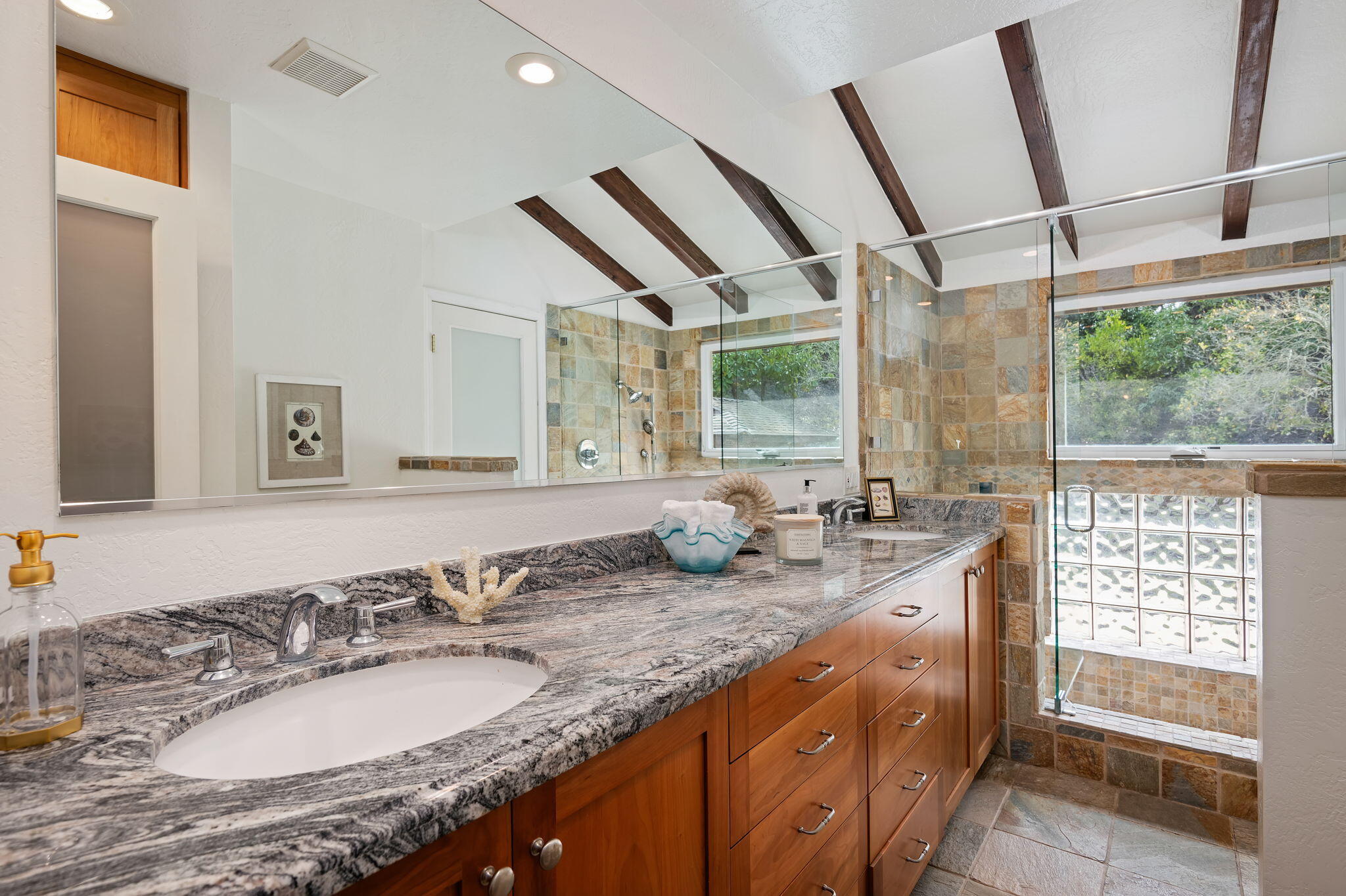 340 W Mountain Drive