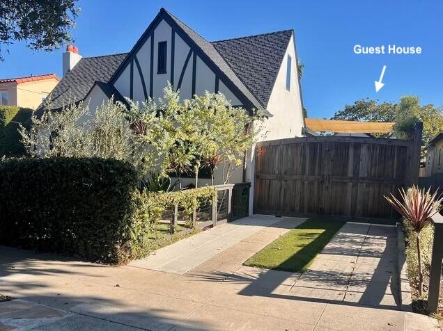 825 W Pedregosa Street Adu