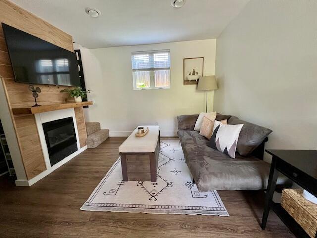 825 W Pedregosa Street Adu