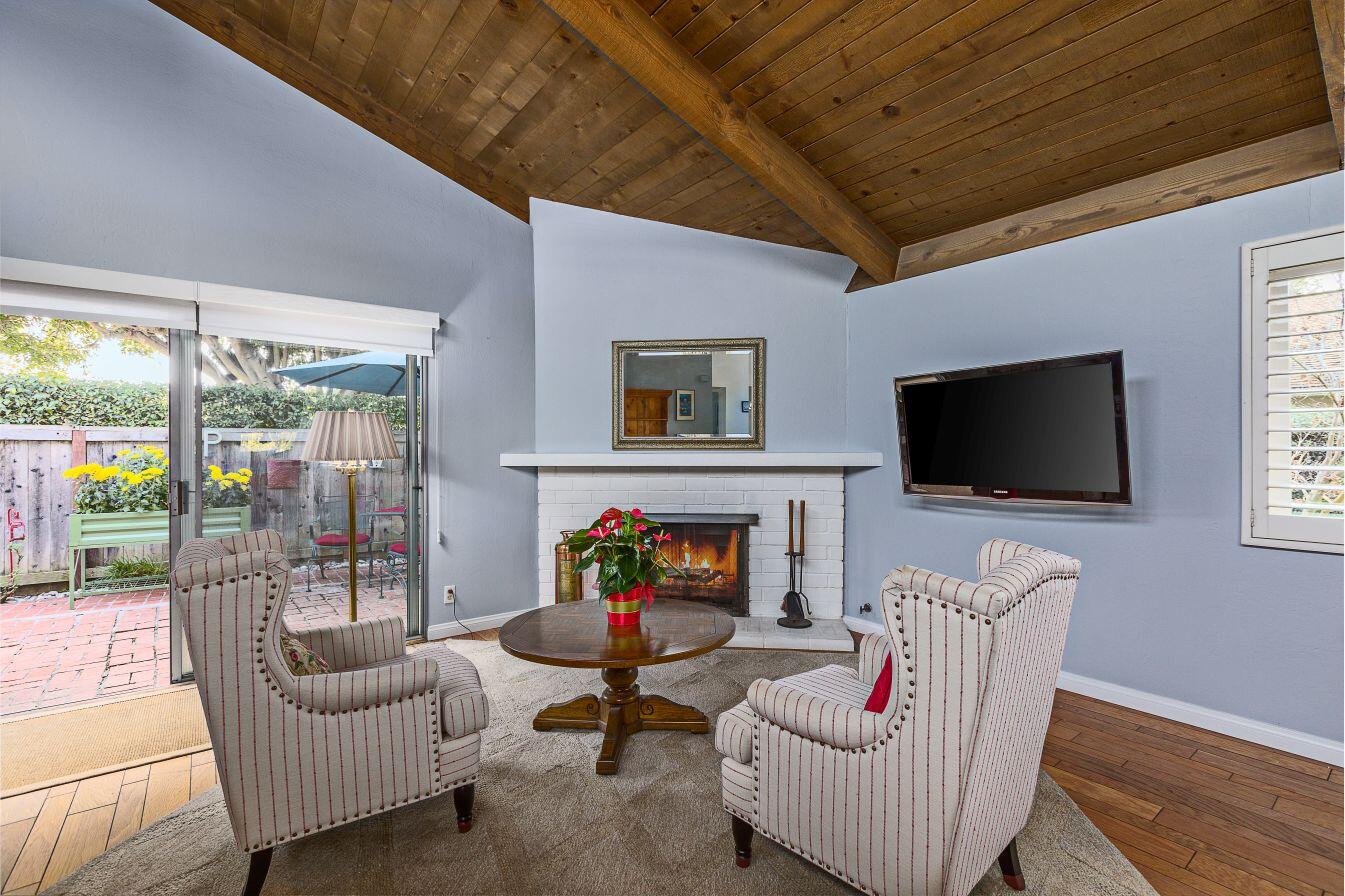 5106 Calle Real, A