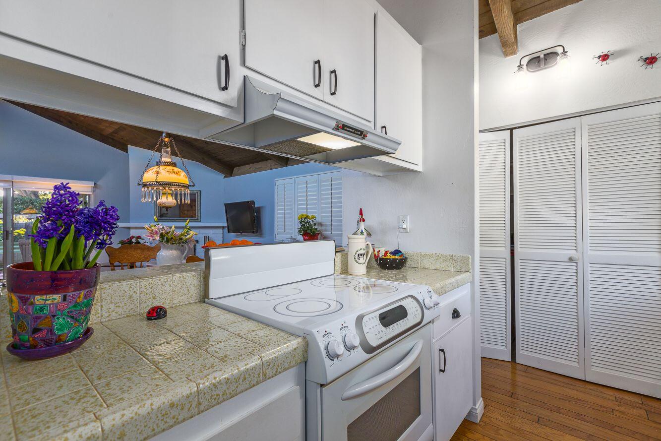 5106 Calle Real, A