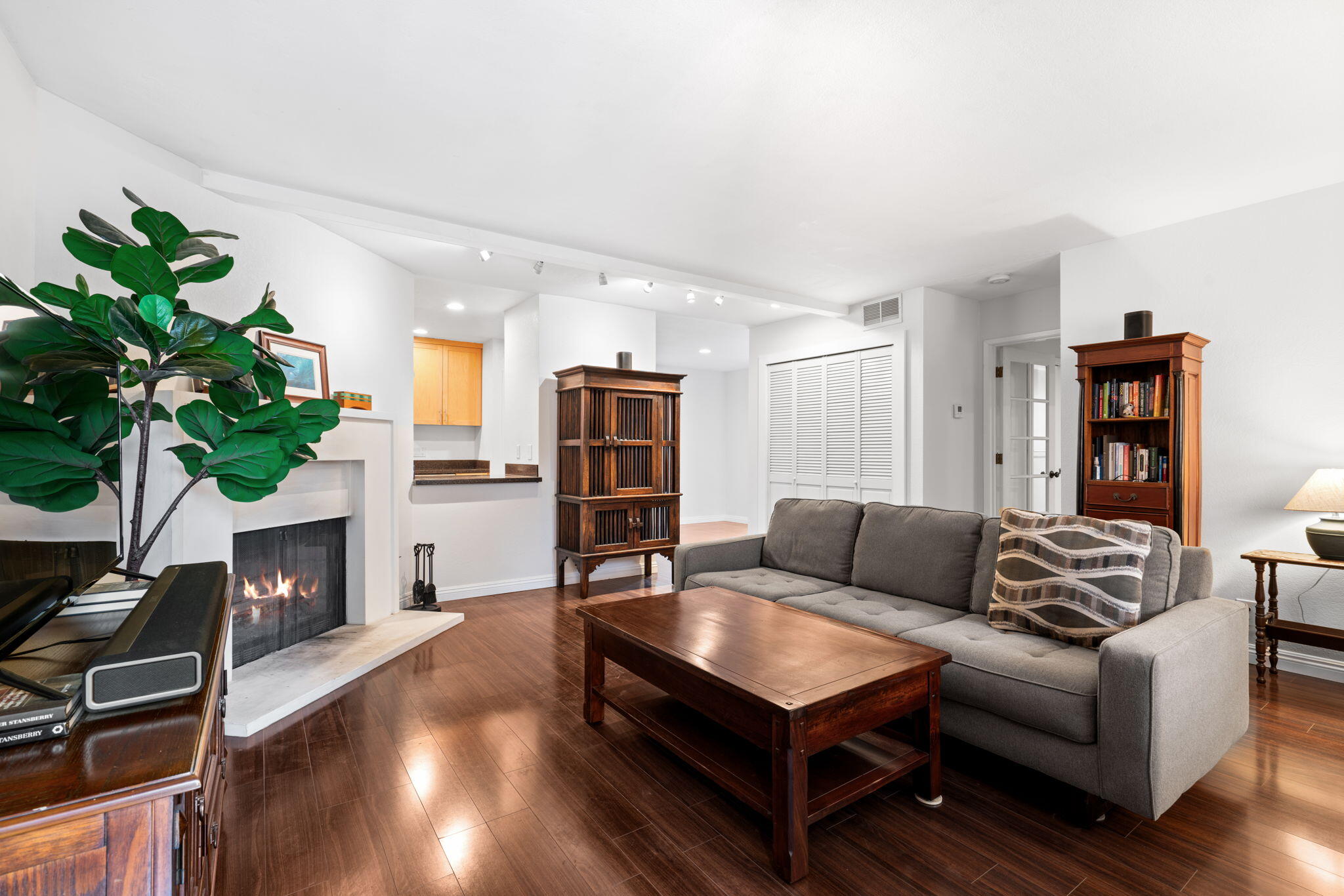 1815 Bath St 6
