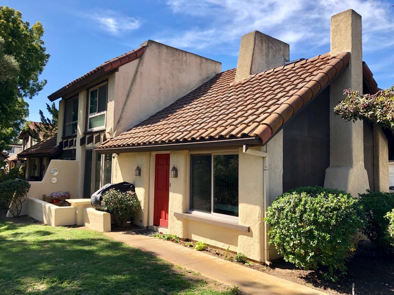 4711 Calle Reina