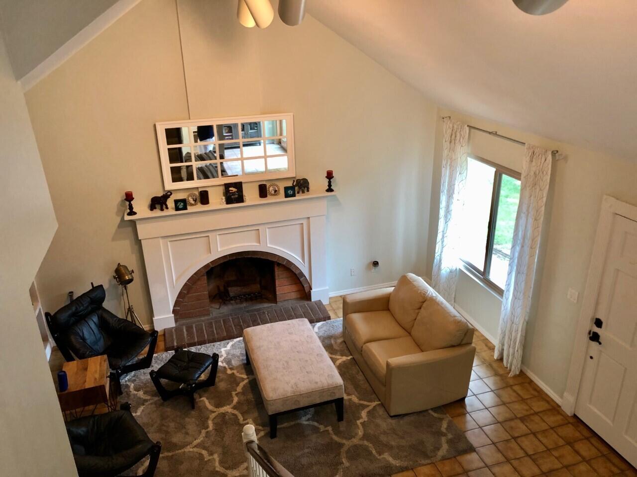 4711 Calle Reina