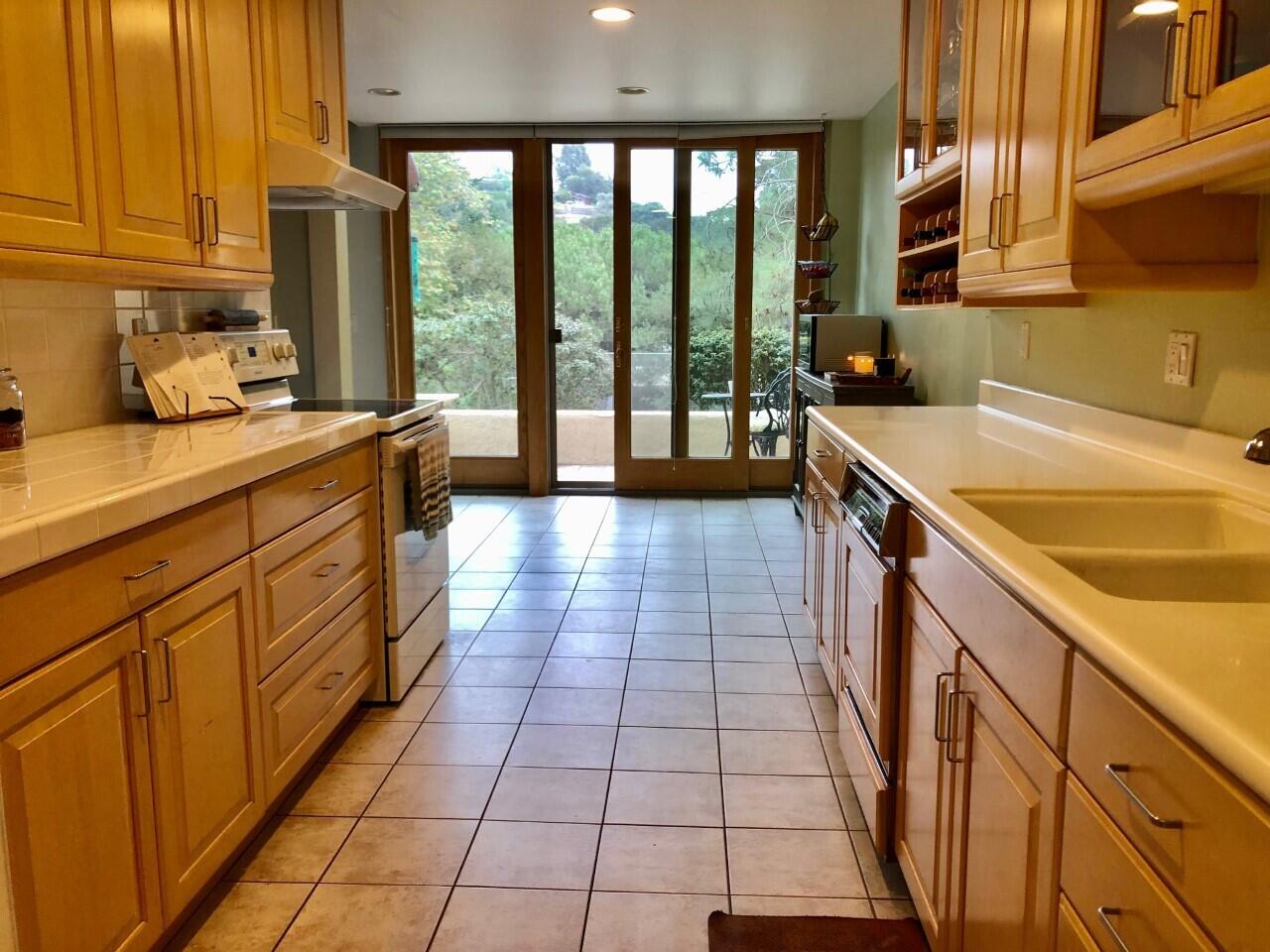 4711 Calle Reina