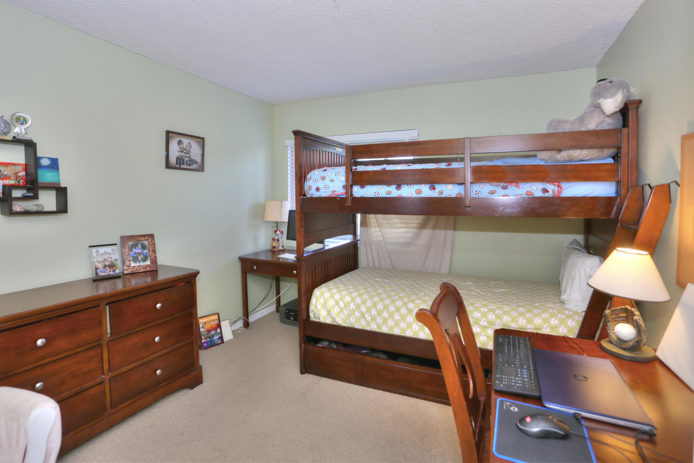 4711 Calle Reina
