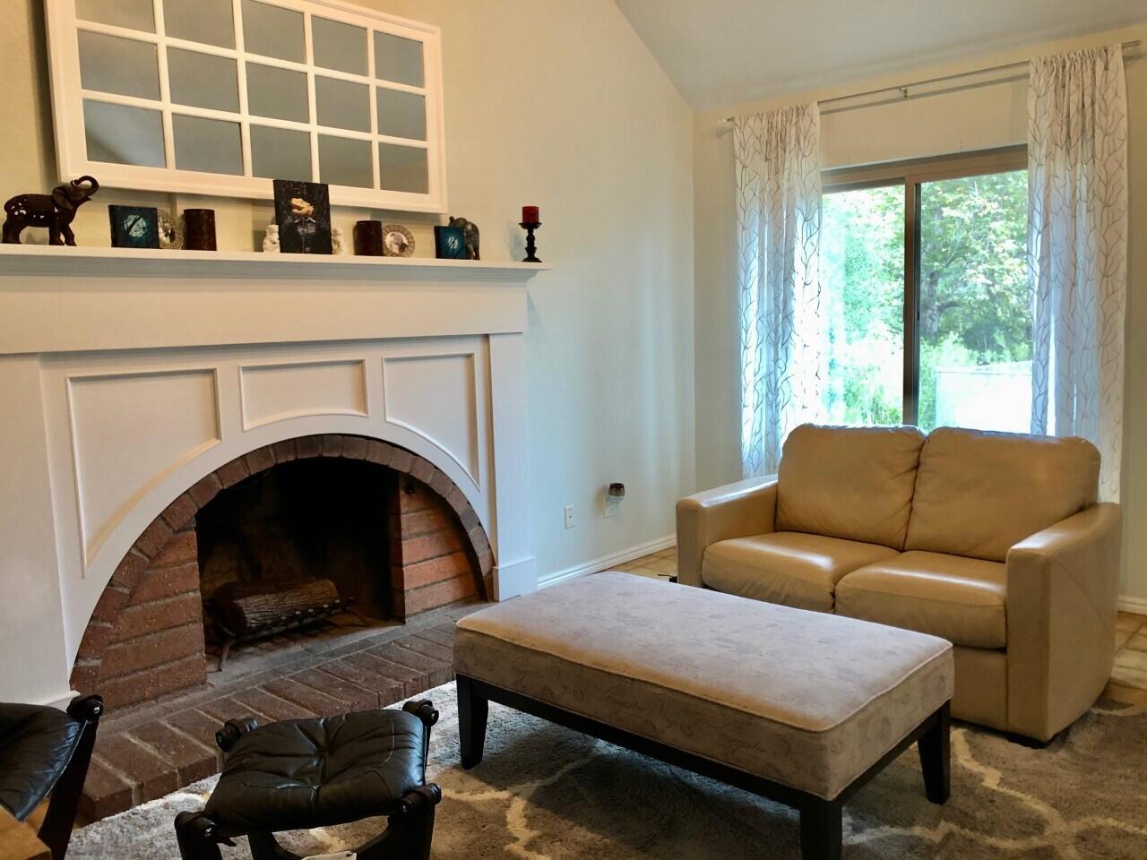 4711 Calle Reina