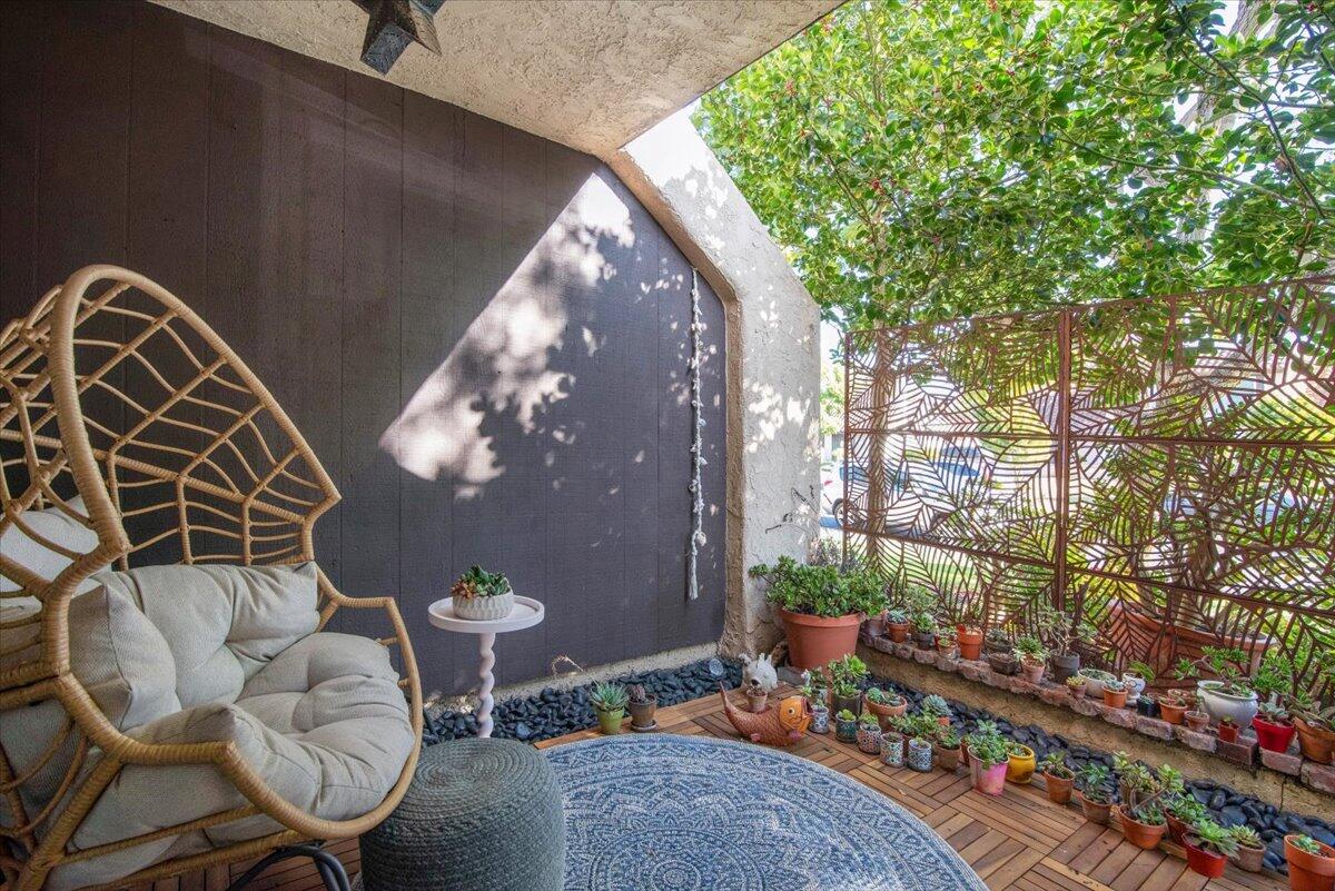 4716 Calle Reina