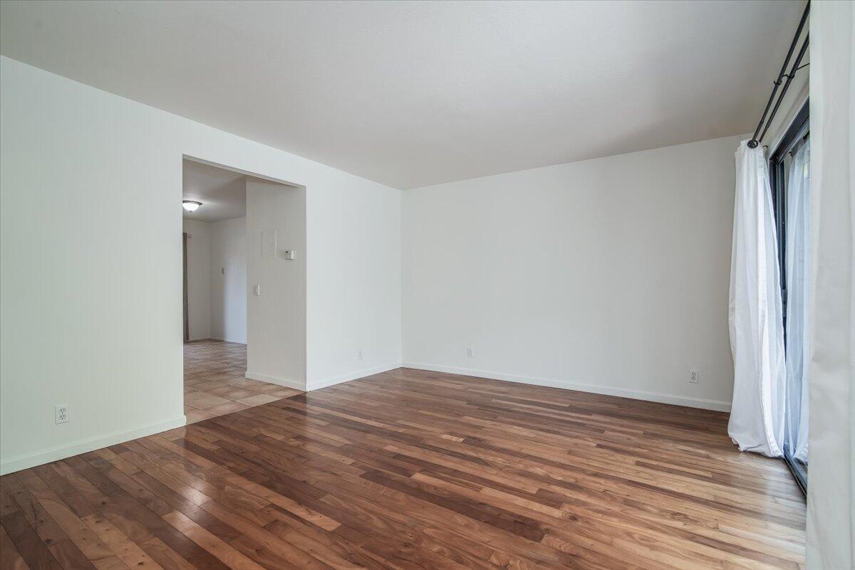 611 W Sola Street, 6