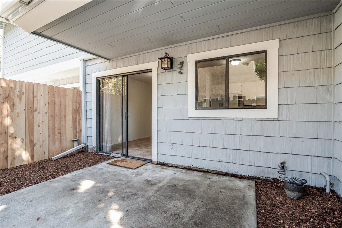 611 W Sola Street, 6