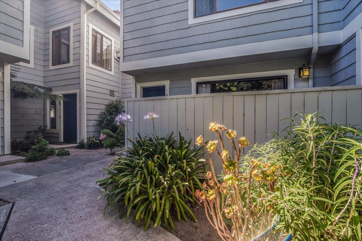 611 W Sola Street, 6