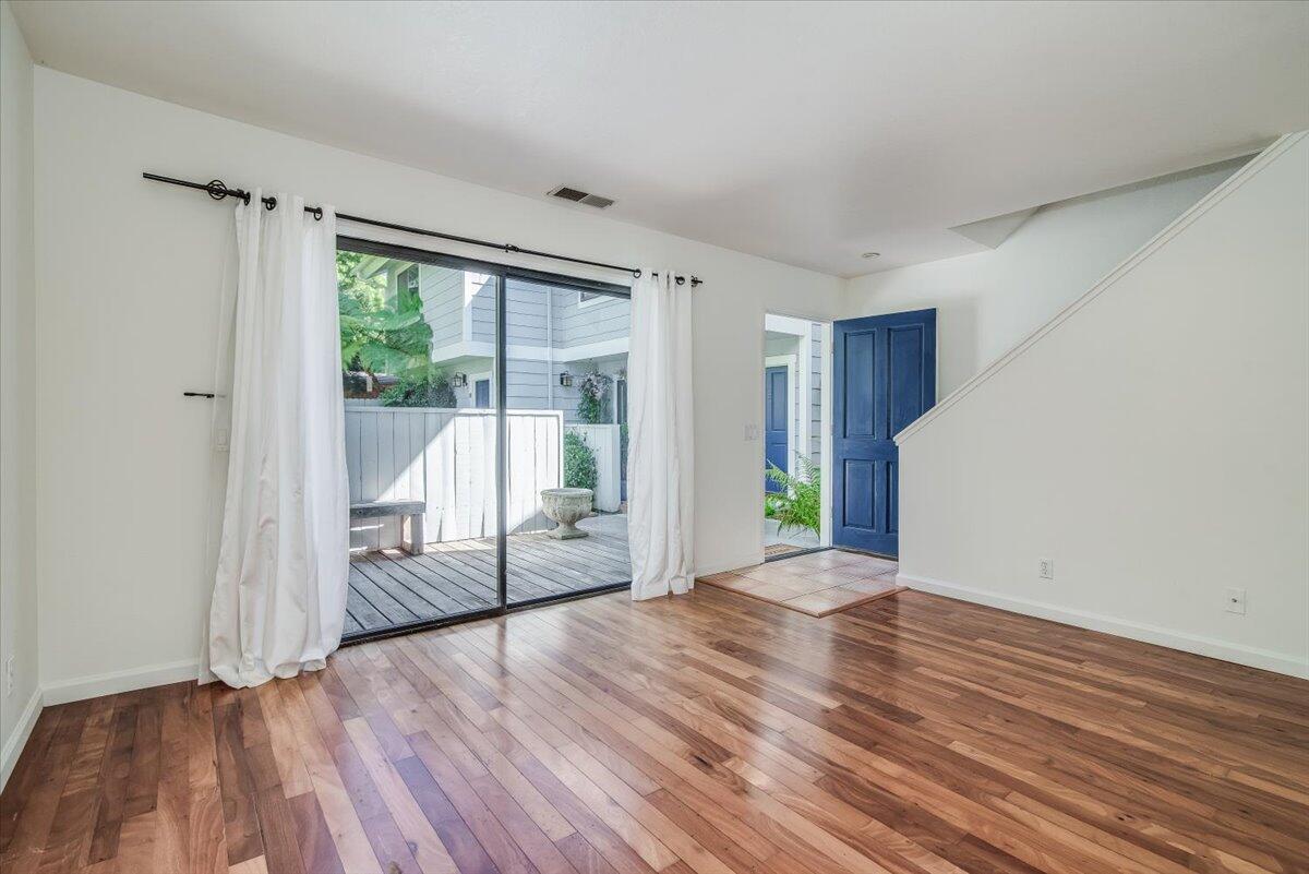 611 W Sola Street, 6