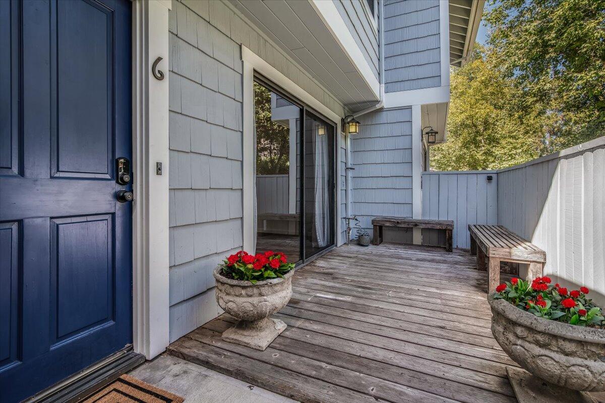 611 W Sola Street, 6