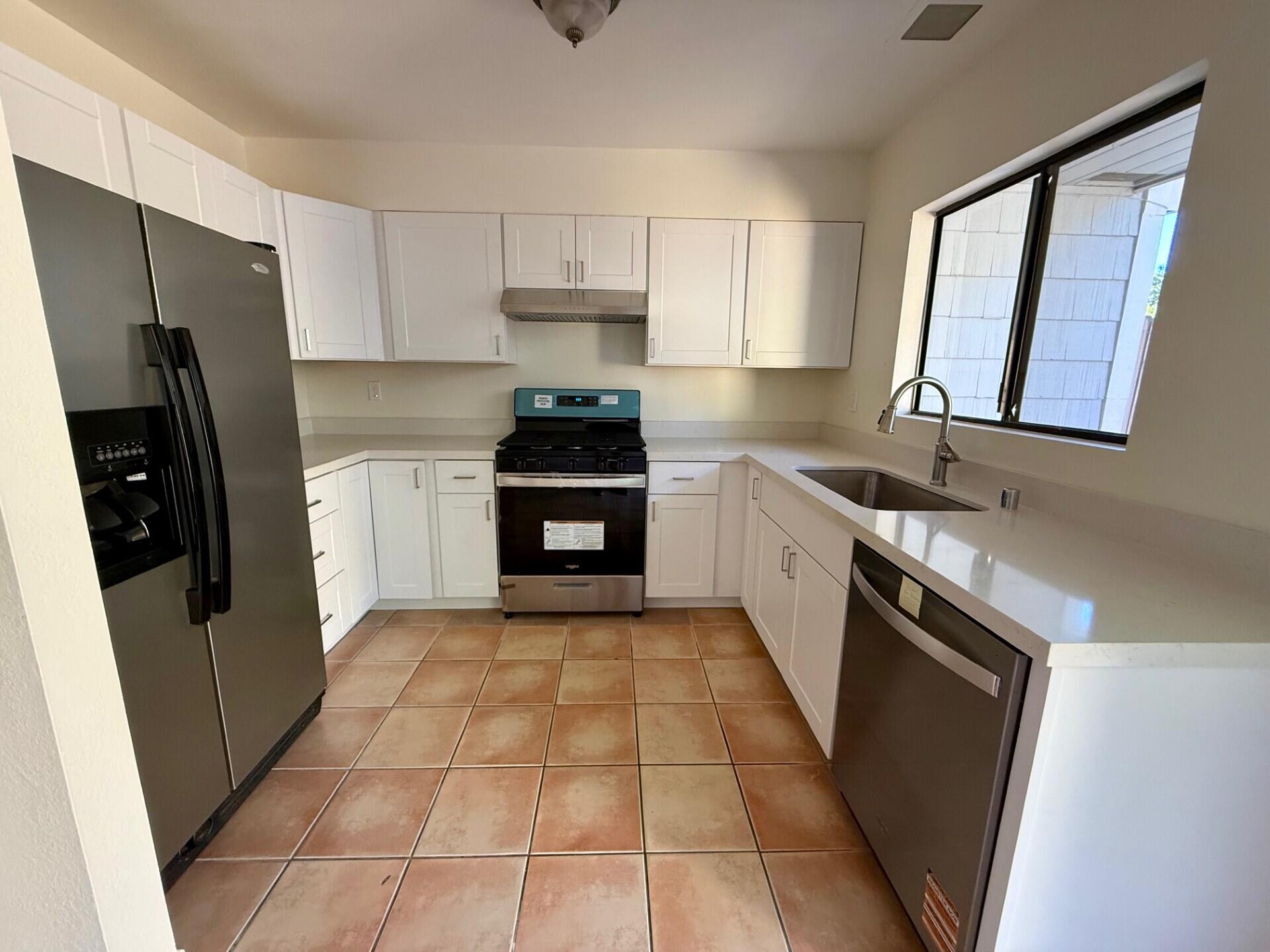 611 W Sola Street, 6