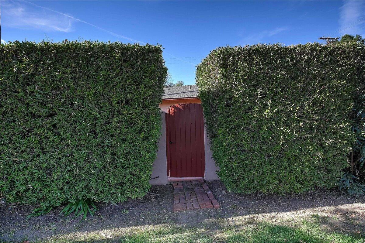 3731 Foothill Road