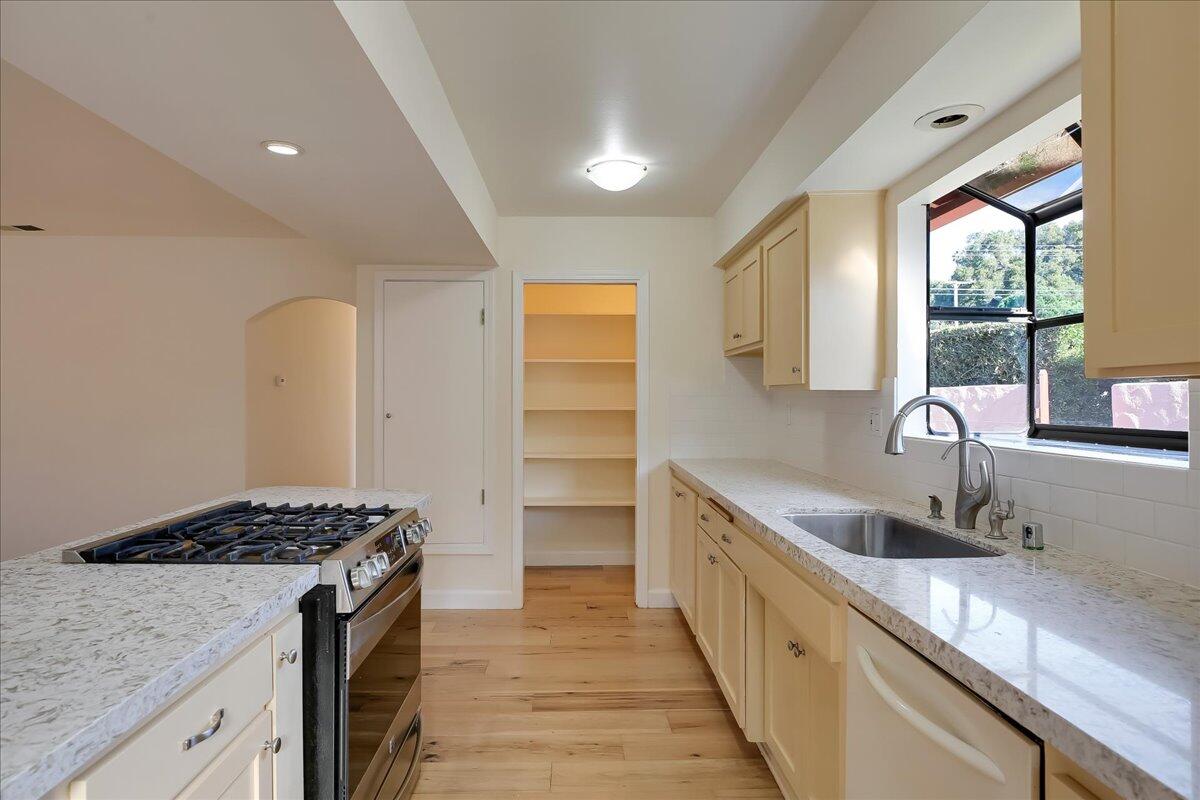 3731 Foothill Road