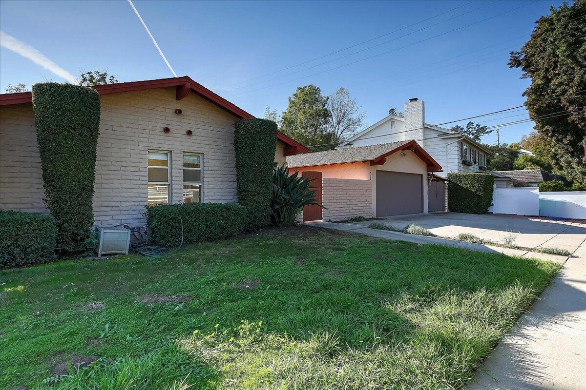 3731 Foothill Road