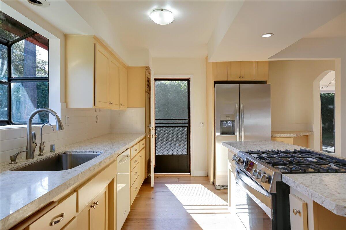 3731 Foothill Road