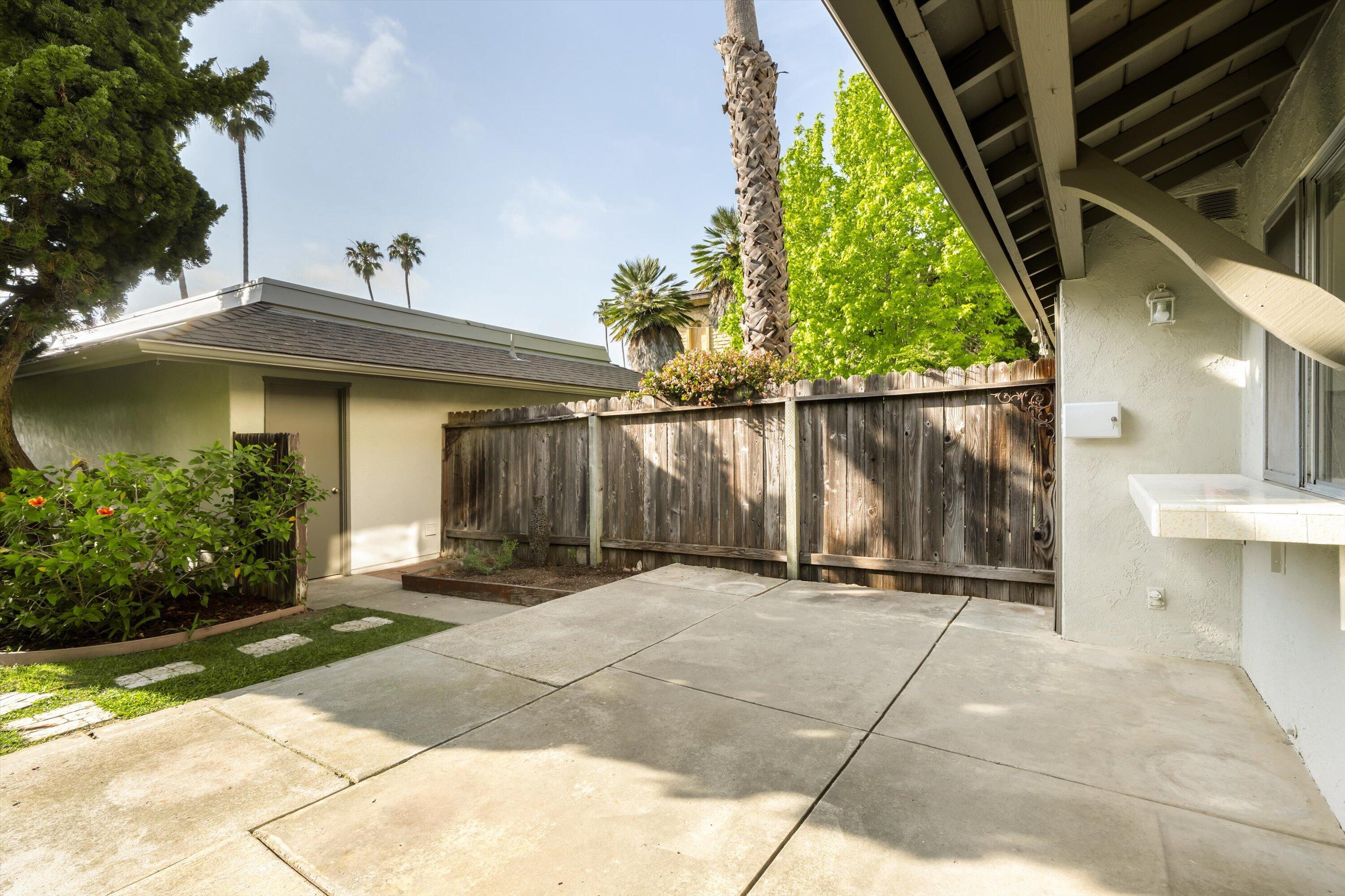 475 Linfield Place