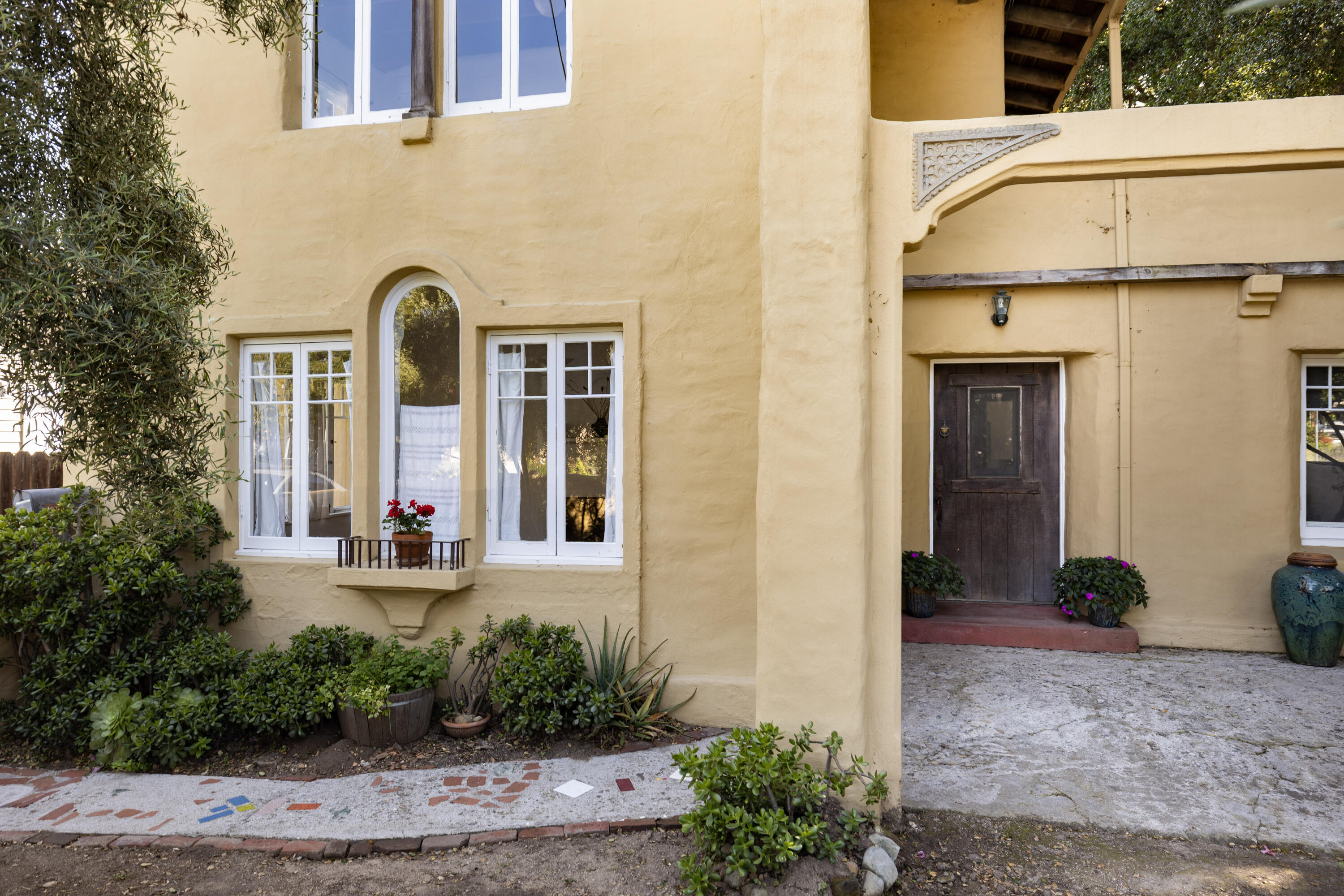 1129 San Pascual Street